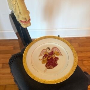 Muirfield 9408 Celebrity Gold and Red Angel Plate